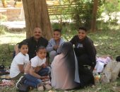 شاهد فرحة المصريين خلال الاحتفال بعيد الفطر داخل الحديقة النباتية بأسوان