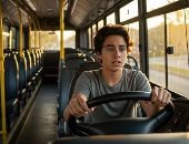 مراهق يقود حافلة مسروقة لمسافة 80 ميلا لنقل صديقته إلى المدرسة