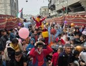 رغم المعاناة.. بهجة العيد تعود لأطفال غزة داخل مخيمات النزوح