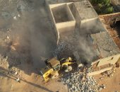 إزالة تعديات على مساحة 12 ألف م2 بالصداقة الجديدة فى أسوان