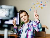 5 أضرار للسوشيال ميديا على أطفال الإنفلونسر.. فقدان طفولتهم الأبرز