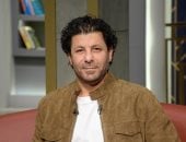 إياد نصار يكشف كواليس صحاب الأرض.. وعمرو الليثى يهديه درع المتحدة وقناة الحياة