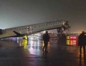 مصرع شخصين وإصابة 60 فى تصادم طائرة وسيارة بمطار لاجوارديا بنيويورك.. فيديو