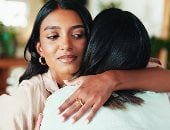 إيه هى متلازمة الخشخاش الطويل بين الأصدقاء؟ اعرف أسبابها وإزاى تواجهها