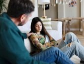 7 كلمات لازم بنتك المراهقة تسمعها منك باستمرار لتعزيز ثقتها بنفسها