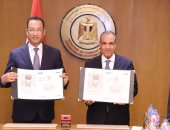 وزيرا الخارجية والاتصالات يدشنان طابع بريد المئوية الثانية لوزارة الخارجية