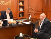 محافظ جنوب سيناء يلتقى نقيب الأطباء لبحث دعم القطاع الصحى