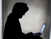 رسائل واتساب لزوجته تنتهي بجريمة قتل.. عاطل وأشقائه قتلوا صاحب محل بالإسكندرية