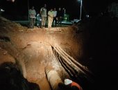 محافظ أسوان يتابع أعمال إصلاح كسر خط طرد محطة صرف الكرور