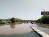 محافظ أسوان يتابع إصلاح كسر خط الطرد بالكرور