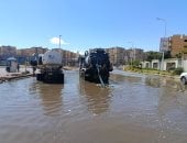 رئيس مياه الشرب بالجيزة يتابع ميدانيا أعمال سحب مياه الأمطار بمختلف المناطق