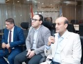 محافظ أسيوط يتابع حالة الطقس لحظة بلحظة من مركز السيطرة ويؤكد استقرار الأوضاع