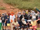 رواج سياحى للرحلات الجبلية فى صحراء الغردقة.. الأوروبيون يعشقون ركوب الجمال والعيش البدوى وحفلات السمر.. ومنهم من يفضل السير بالأودية الجبلية.. والبيتش باجى مغامرة بعمق الصحراء الشرقية.. صور
