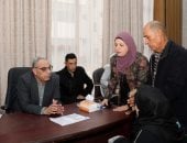 رغم الطقس السيئ.. محافظ الإسماعيلية يستقبل 88 مواطنا فى لقاء خدمة المواطنين