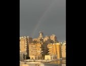 قوس قزح يزين سماء الجيزة بعد ساعات من الأمطار الغزيزة.. فيديو