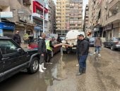 سيارات شفط وسحب تراكمات مياه الأمطار بمختلف مناطق الجيزة.. وصور