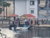 الفلوكة وسيلة انتقال أهالى دمياط لـ رأس البر وسط حالة الطقس السيئ.. صور