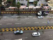 المرور: أمطار خفيفة على الطرق.. وحركة السيارات تسير بانتظام