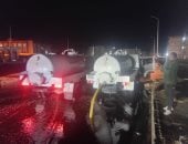 محافظ السويس: جهود مكثفة لكسح مياه الأمطار ورفع المخلفات وتأمين أعمدة الإنارة