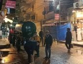 عمال النظافة يواصلون كسح مياه الأمطار ليلا ومحافظ كفر الشيخ يشيد بأدائهم..صور