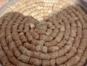 حكاية أغرب حلوى يتوارثها الأجيال في مركز الوقف بقنا.. صور