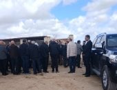 وصول جثمان والدة وزير الزراعة لمثواه الأخير بمقابر العائلة ببرج العرب.. فيديو