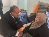 وزير الخارجية يزور مركزا لإيواء النازحين اللبنانيين وينقل للمتضررين دعم الرئيس