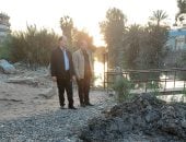 محافظ الدقهلية يتابع انتهاء أعمال تطهير ترعة الساحل.. ويتفقد كوبرى معلة بطلخا