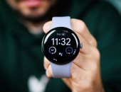 مكالمات أوضح بلمسة ذكية: جوجل تعيد تعريف تجربة الاتصال على Pixel Watch  