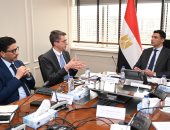 وزير الصناعة يبحث مع البنك الدولى و«التمويل الدولية» دعم المشروعات 