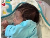 غزل حرز الله.. رضيعة فلسطينية تواجه خطر الموت بسبب مرض وراثي نادر وانهيار مستشفيات غزة