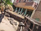 خروج قطار قصب عن مساره فى مدينة السباعية بأسوان دون إصابات.. صور