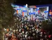 أزمة نفط خانقة فى الهند.. الهنود يبيتون أمام المحطات من أجل الحصول على وقود