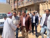 محافظ قنا يؤدي صلاة الجمعة بمسجد سيدي أبو العباس الدندراوي ويستمع لشكاوى الأهالي