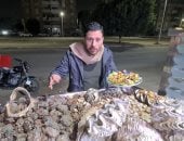 أغرب عشاء في مصر.. 10 كائنات بحرية في طبق واحد مع "فتحى شو"