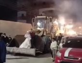 على "لودر".. زفة عريس تثير الجدل بالفيوم