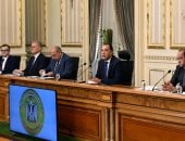 مؤتمر القرارات المهمة.. رئيس الوزراء يعلن بدء العمل أونلاين الأحد من كل أسبوع أول أبريل.. مصطفى مدبولى: تقليل 30% من مخصصات الوقود للسيارات الحكومية.. ويؤكد: زيادة الحد الأدنى المقبلة كبيرة مقارنة بنسبة التضخم