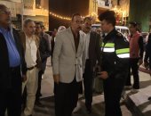 مواطن يشكو لمحافظ سوهاج: 'العربيات كسرت محلى مرتين".. فيديو