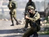 فلسطين: إصابة طفل بالرصاص الحي وحالات اختناق خلال اقتحام الاحتلال مخيم العروب