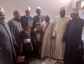وكيل أوقاف أسوان يزور ضحية التنمر دعماً له.. فيديو