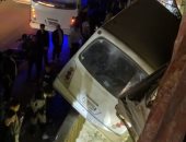 التحقيق في حادث اصطدام أتوبيس ببلكونة شقة في بشتيل بالجيزة.. صور