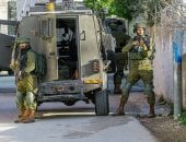 الاحتلال يقتحم بلدة فلسطينية ويطلق الرصاص صوب مركبة