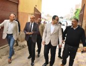 محافظ أسيوط يتفقد السوق الحضارى بالحمراء ويوجه بتطويره لاستيعاب الباعة الجائلين