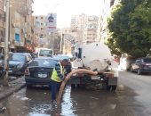 سيارات شفط وسحب تراكمات مياه الأمطار بمناطق الجيزة.. صور