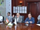 محافظ الأقصر يمنح مهلة شهرين لشركات المرافق لتحسين الخدمات للمواطنين