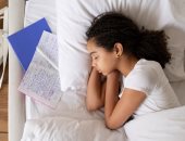 لماذا يحتاج طفلك للنوم الجيد؟.. سر التفوق الدراسي يبدأ من هنا