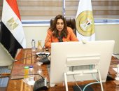 وزيرة التنمية المحلية والبيئة تتابع جهود المحافظات لتنفيذ قرار الغلق