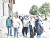 محافظ الأقصر يقود جولة لمتابعة الخدمات ومشروعات البنية التحتية بالكرنك.. صور