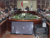 السكرتير العام لبنى سويف يُناقش مستجدات الموقف المالى لمشروعات الخطة الاستثمارية