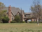 حفلة تتحول إلى فوضى.. تخريب قصر بقيمة 5 ملايين دولار بعد تجمع هائل لمراهقين